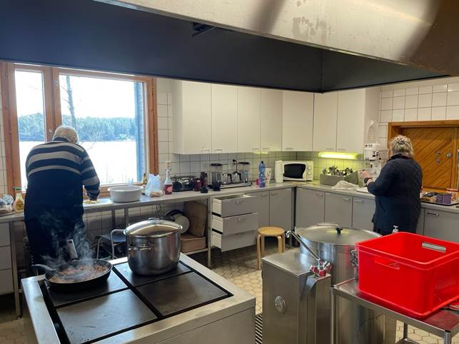 Kuva, joka sislt kohteen sis, keitti, ikkuna, siskatto

Kuvaus luotu automaattisesti